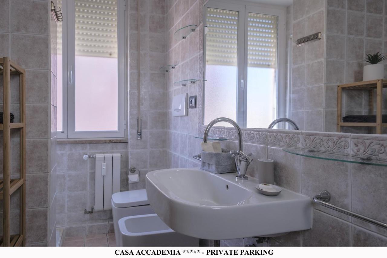 Elegante Casa Accademia ***** - Private Parking Apartamento Livorno Exterior foto